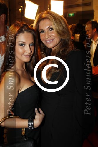 Amsterdam 24 november 2011
Uitreiking Beau monde awards in het Amstel hotel. Yvonne en Michelle Dubbelboer  
Peter Smulders bv