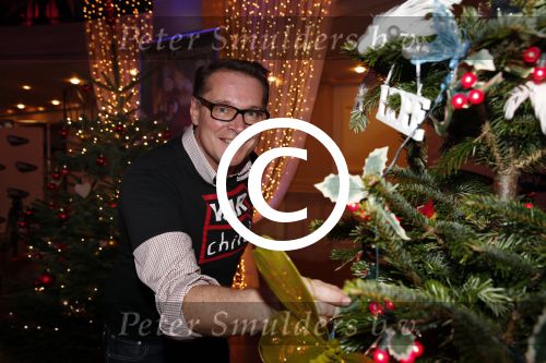 Hilversum 7 december 2012
Sky radio opbouwen Christmas tree (kerstboom) voor goede doelen. Albert Verlinde en Howard Komproe
Peter Smulders bv