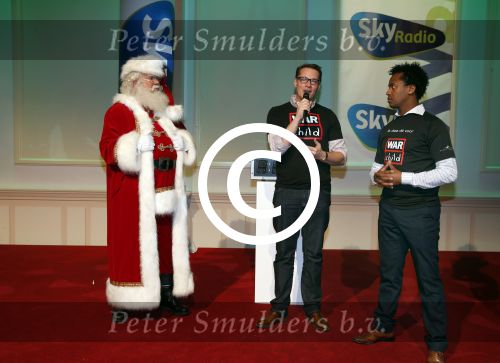 Hilversum 7 december 2012
Sky radio opbouwen Christmas tree (kerstboom) voor goede doelen. Albert Verlinde en Howard Komproe
Peter Smulders bv