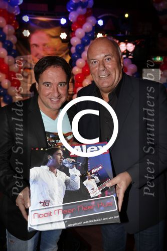 Noordwijk 23 november 2012
Presentatie cd Alex Wielders . Louis v gaal reikt de eerste cd uit. Rob Brouwer
Peter Smulders bv