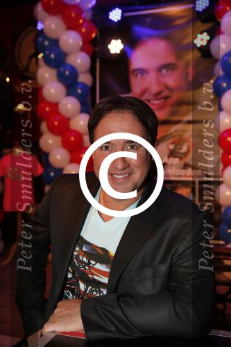 Noordwijk 23 november 2012
Presentatie cd Alex Wielders . Louis v gaal reikt de eerste cd uit.
Peter Smulders bv