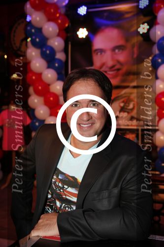Noordwijk 23 november 2012
Presentatie cd Alex Wielders . Louis v gaal reikt de eerste cd uit.
Peter Smulders bv