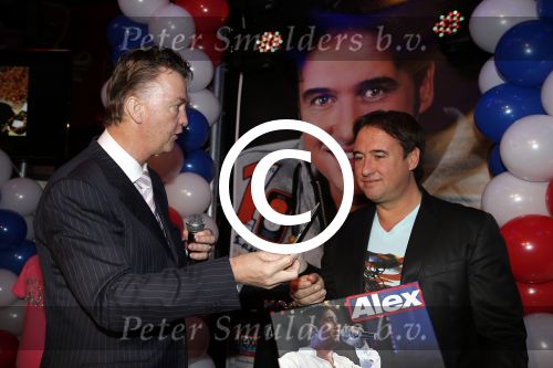 Noordwijk 23 november 2012
Presentatie cd Alex Wielders . Louis v gaal reikt de eerste cd uit.
Peter Smulders bv