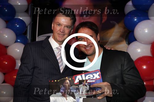 Noordwijk 23 november 2012
Presentatie cd Alex Wielders . Louis v gaal reikt de eerste cd uit.
Peter Smulders bv