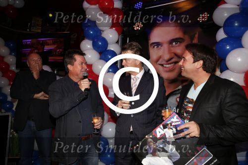 Noordwijk 23 november 2012
Presentatie cd Alex Wielders . Louis v gaal reikt de eerste cd uit.
Peter Smulders bv