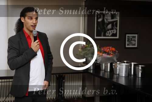 Loosdrecht 26 november 2012
Presentatie cd Anneke Gronloh bij het Golden Tulip hotel. mett Ali B
Peter Smulders bv