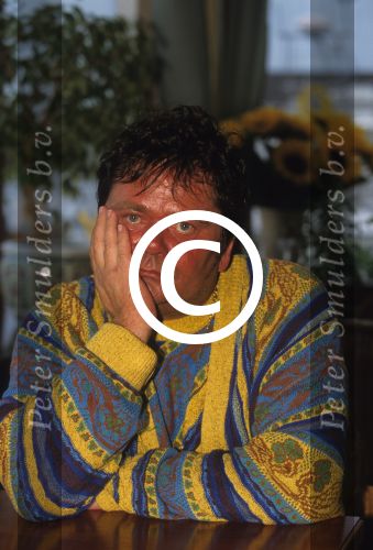 Vinkeveen, 13 Oktober 1997
Andre Hazes speelt biljart op de tafel bij de Plashoeve
Foto Peter Smulders BV