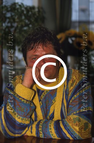 Vinkeveen, 13 Oktober 1997
Andre Hazes speelt biljart op de tafel bij de Plashoeve
Foto Peter Smulders BV
