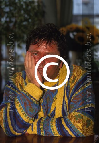 Vinkeveen, 13 Oktober 1997
Andre Hazes speelt biljart op de tafel bij de Plashoeve
Foto Peter Smulders BV