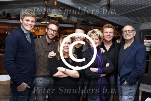 Muiderberg 12 december 2012
Presentatie beste zangers van Nederland met oa Rob de Nijs Angela Groothuizen Bastiaan ragasSimone Kleinsma Tim Douwsma Charly Luske en presentator Jan Smit.
Peter Smulders bv
