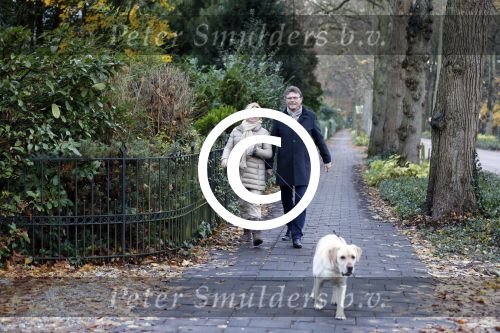 Blaricum 18 november 2012
Anita Meyer met haar vriend aan het wandelen met de hond.
Peter Smulders bv