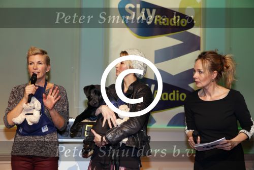 Hilversum 7 december 2012
Sky radio opbouwen Christmas tree (kerstboom) voor goede doelen. Anouk Smulders en Anita Witzier voor stichting hulphond
Peter Smulders bv
