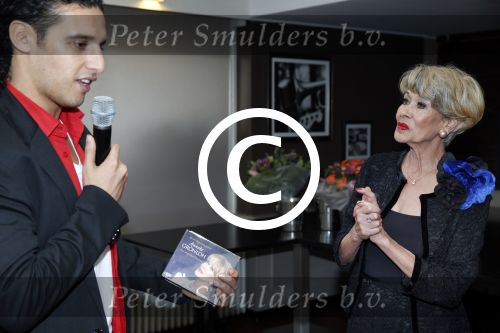 Loosdrecht 26 november 2012
Presentatie cd Anneke Gronloh bij het Golden Tulip hotel. mett Ali B
Peter Smulders bv
