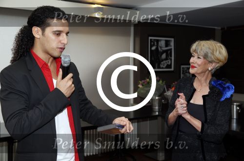 Loosdrecht 26 november 2012
Presentatie cd Anneke Gronloh bij het Golden Tulip hotel. mett Ali B
Peter Smulders bv