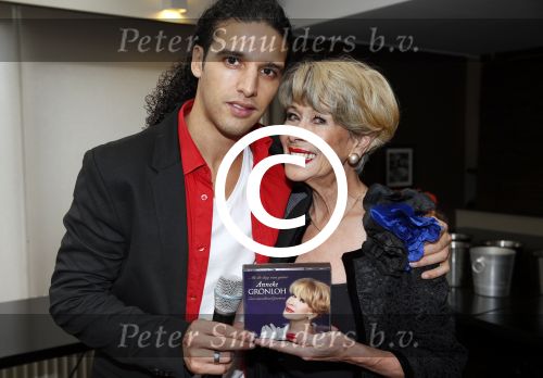 Loosdrecht 26 november 2012
Presentatie cd Anneke Gronloh bij het Golden Tulip hotel. mett Ali B
Peter Smulders bv