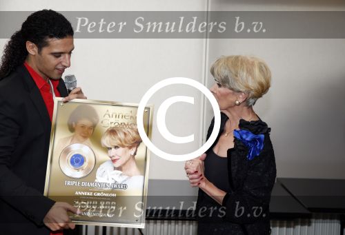 Loosdrecht 26 november 2012
Presentatie cd Anneke Gronloh bij het Golden Tulip hotel. mett Ali B
Peter Smulders bv