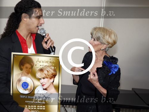 Loosdrecht 26 november 2012
Presentatie cd Anneke Gronloh bij het Golden Tulip hotel. mett Ali B
Peter Smulders bv