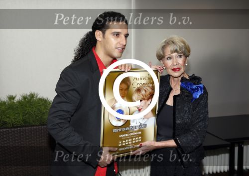 Loosdrecht 26 november 2012
Presentatie cd Anneke Gronloh bij het Golden Tulip hotel. mett Ali B
Peter Smulders bv