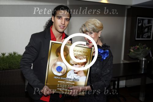 Loosdrecht 26 november 2012
Presentatie cd Anneke Gronloh bij het Golden Tulip hotel. mett Ali B
Peter Smulders bv