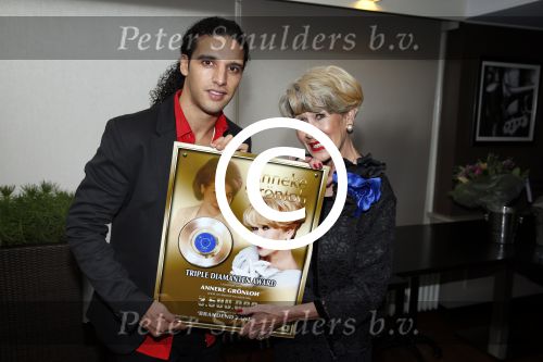Loosdrecht 26 november 2012
Presentatie cd Anneke Gronloh bij het Golden Tulip hotel. mett Ali B
Peter Smulders bv