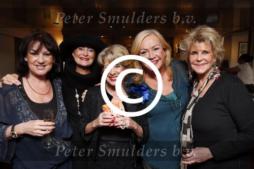 Loosdrecht 26 november 2012
Presentatie cd Anneke Gronloh bij het Golden Tulip hotel. Jose Hoebee Vivian Boelen Viola Holt Astrid Engels Henk Krol en Johnny Lion
Peter Smulders bv