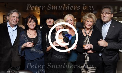 Loosdrecht 26 november 2012
Presentatie cd Anneke Gronloh bij het Golden Tulip hotel. Jose Hoebee Vivian Boelen Viola Holt Astrid Engels Henk Krol en Johnny Lion
Peter Smulders bv