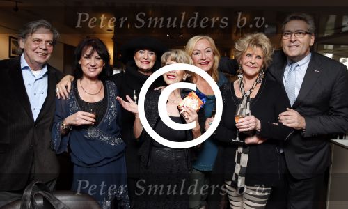 Loosdrecht 26 november 2012
Presentatie cd Anneke Gronloh bij het Golden Tulip hotel. Jose Hoebee Vivian Boelen Viola Holt Astrid Engels Henk Krol en Johnny Lion
Peter Smulders bv