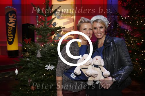 Hilversum 7 december 2012
Sky radio opbouwen Christmas tree (kerstboom) voor goede doelen. Anouk Smulders en Anita Witzier voor stichting hulphond
Peter Smulders bv