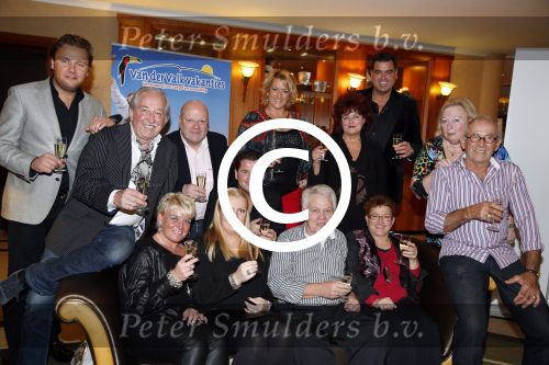 Berlijn 17 december 2012
Muziekreis  van van der valk naar Berlijn met div nederlandse artiesten. Fans met oa Wolter Kroes , de deurzakkers Wesly Bronkhorst MichaelOomen Sacha Brouwer en Imca Marina
Peter Smulders bv