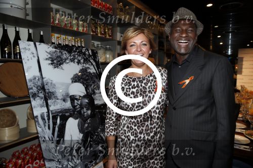 Amsterdam 30 november 2012
Ontbijt orange Babies en MAC cosmetics bij de bijenkorf met oa Caroline Tensen Baba Sylla  Natasja Froger Suzanne Klemann en Fiona Hering.
Peter Smulders bv