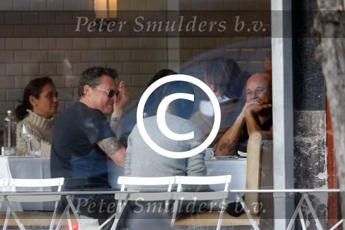 Amsterdam 22 november 2012
Barry Hay en zijn dochter aan het lunchen met Steve te Pas bij George.
Peter Smulders bv