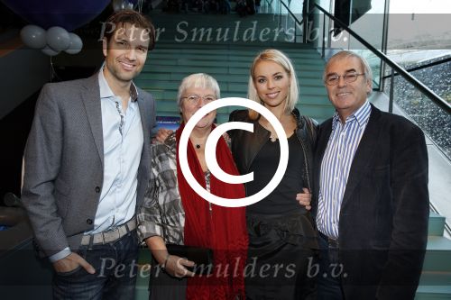 Amsterdam 25 november 2012
Premiere de vijf legendes in pathe arena. Bas Muijs met vriendin en ouders
Peter Smulders bv