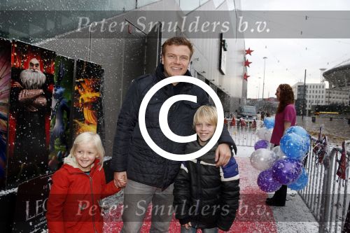 Amsterdam 25 november 2012
Premiere de vijf legendes in pathe arena. Bastiaan ragas met dochter en zoon Sem
Peter Smulders bv