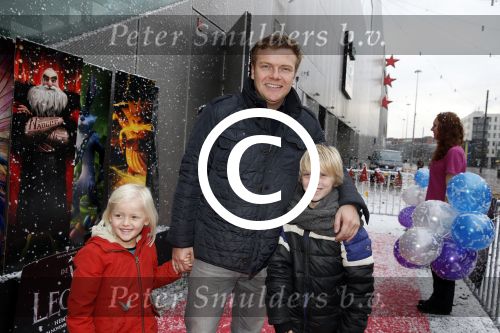 Amsterdam 25 november 2012
Premiere de vijf legendes in pathe arena. Bastiaan ragas met dochter en zoon Sem
Peter Smulders bv