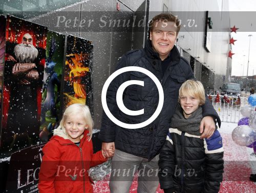 Amsterdam 25 november 2012
Premiere de vijf legendes in pathe arena. Bastiaan ragas met dochter en zoon Sem
Peter Smulders bv