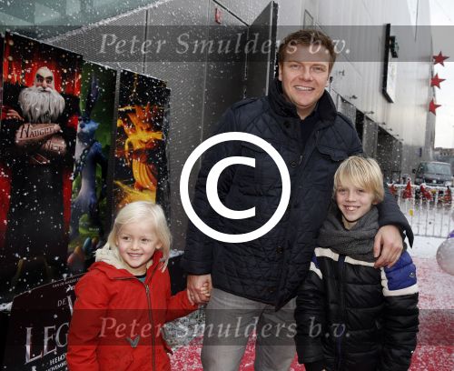 Amsterdam 25 november 2012
Premiere de vijf legendes in pathe arena. Bastiaan ragas met dochter en zoon Sem
Peter Smulders bv