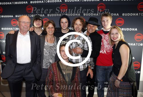 Amsterdam 23 november 2012
Opening nieuwe Buddha to Buddha pand in Amsterdam. Batul Looman met vader en familie
Peter Smulders bv