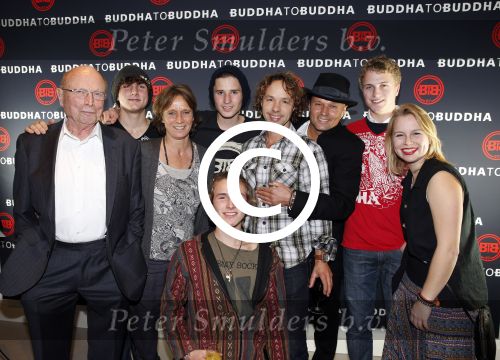 Amsterdam 23 november 2012
Opening nieuwe Buddha to Buddha pand in Amsterdam. Batul Looman met vader en familie
Peter Smulders bv
