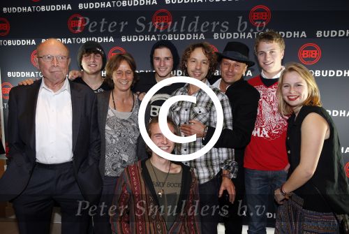 Amsterdam 23 november 2012
Opening nieuwe Buddha to Buddha pand in Amsterdam. Batul Looman met vader en familie
Peter Smulders bv