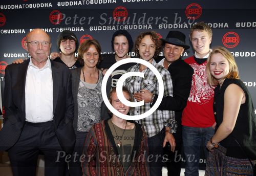 Amsterdam 23 november 2012
Opening nieuwe Buddha to Buddha pand in Amsterdam. Batul Looman met vader en familie
Peter Smulders bv