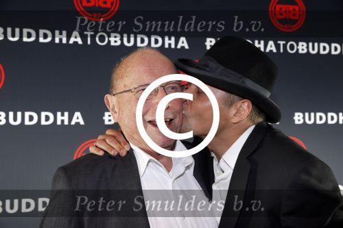 Amsterdam 23 november 2012
Opening nieuwe Buddha to Buddha pand in Amsterdam. Batul Looman met vader
Peter Smulders bv