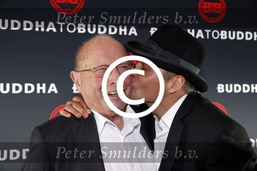 Amsterdam 23 november 2012
Opening nieuwe Buddha to Buddha pand in Amsterdam. Batul Looman met vader
Peter Smulders bv