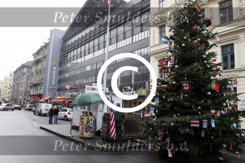 Berlijn 18 december 2012
Imca Marina in Berlijn met muziekreis van der valk. Checkpoint Charlie
Peter Smulders bv