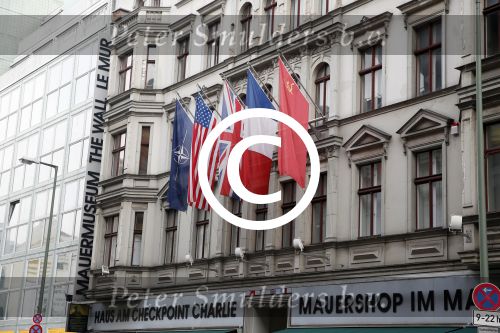 Berlijn 18 december 2012
Imca Marina in Berlijn met muziekreis van der valk. Checkpoint Charlie
Peter Smulders bv