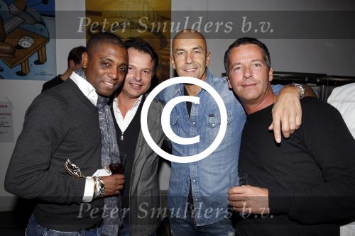 Amsterdam 23 november 2012
Opening nieuwe Buddha to Buddha pand in Amsterdam. Bryan Roy met Alex Bottse en Bart
Peter Smulders bv