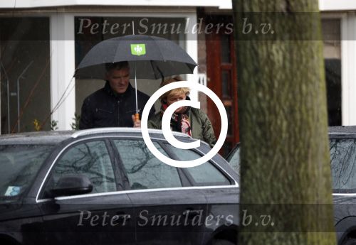 Oegstgeest  1 en 2 december 2012
Caroline Tensen thuis bij haar nieuwe vriend Ernst jan Smids. Haar mini cooper cabrio heeft allebei de dagen voor zijn huis gestaan.
Peter Smulders bv