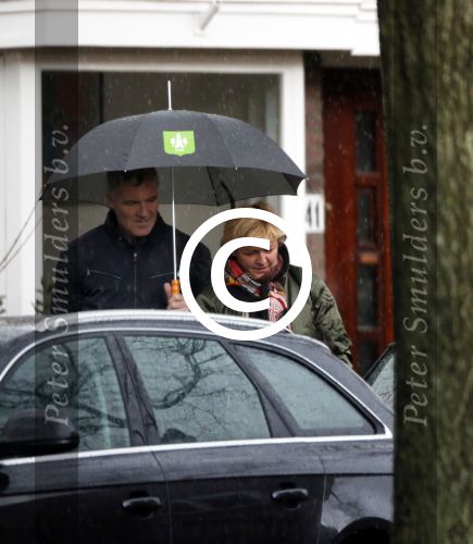 Oegstgeest  1 en 2 december 2012
Caroline Tensen thuis bij haar nieuwe vriend Ernst jan Smids. Haar mini cooper cabrio heeft allebei de dagen voor zijn huis gestaan.
Peter Smulders bv