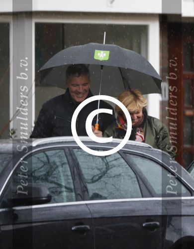 Oegstgeest  1 en 2 december 2012
Caroline Tensen thuis bij haar nieuwe vriend Ernst jan Smids. Haar mini cooper cabrio heeft allebei de dagen voor zijn huis gestaan.
Peter Smulders bv