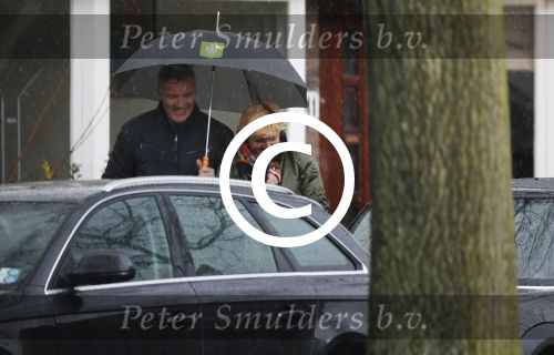 Oegstgeest  1 en 2 december 2012
Caroline Tensen thuis bij haar nieuwe vriend Ernst jan Smids. Haar mini cooper cabrio heeft allebei de dagen voor zijn huis gestaan.
Peter Smulders bv