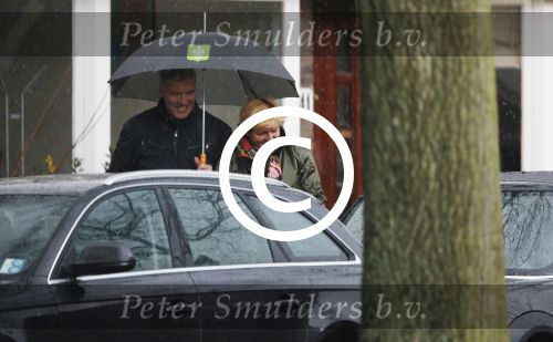 Oegstgeest  1 en 2 december 2012
Caroline Tensen thuis bij haar nieuwe vriend Ernst jan Smids. Haar mini cooper cabrio heeft allebei de dagen voor zijn huis gestaan.
Peter Smulders bv